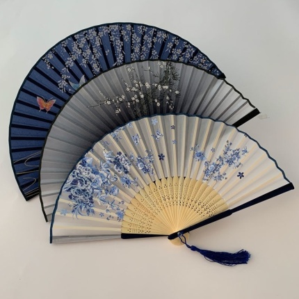 전통 무용 공연 부채 부채춤 부채와 쥘부채 바람이 일본 전통 사쿠라. 디스코를 추다-512182